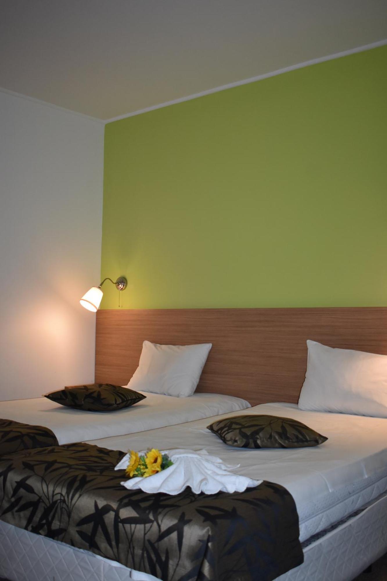 Green Hisar Hotel Family Chisarja Exteriör bild